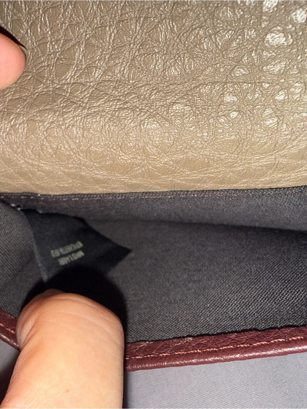 NIB - FENDI Cuoio Romano Baguette Tri-Fold Wallet – Burgundy